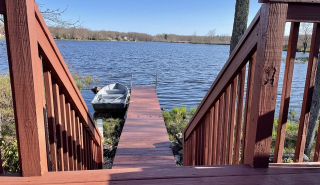 Lakefront Oasis, Dog-Friendly with Boat and Sauna included