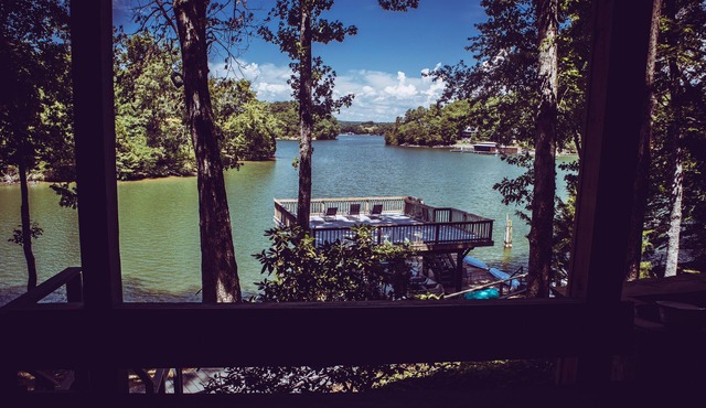 Lakefront Oasis: Dock, Porch, Kayaks, Arcade & Gameroom