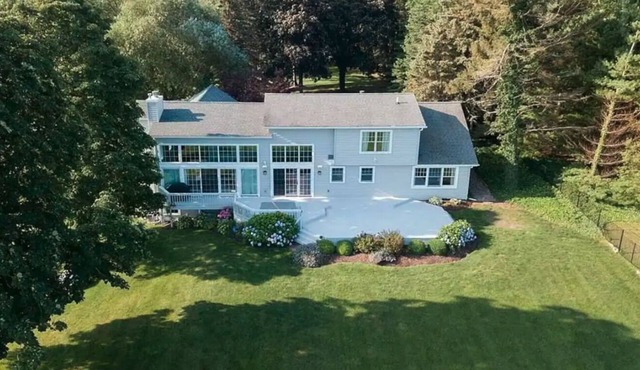 Lakefront Oasis near Lewiston & Niagara Falls