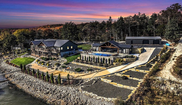 Lakefront Oasis Private Dock & Pool Sleeps 20