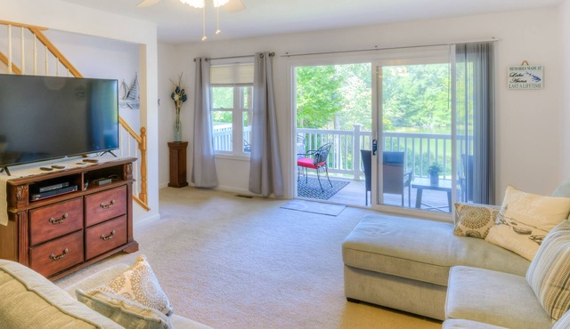 Lakefront oasis w/ beach access, two balconies & gas grill