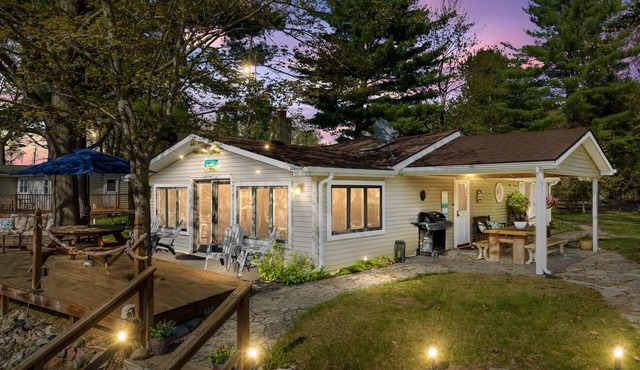 Lakefront Oasis w/Private Beach! Sleeps 8!