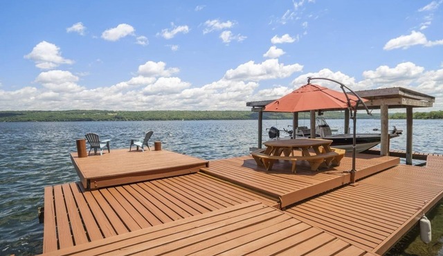Lakefront on Cayuga Lake – 20% Off May Midweek Stays