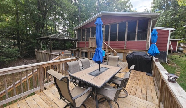 Lakefront on Nottely! Family retreat on single level with covered boat slip.