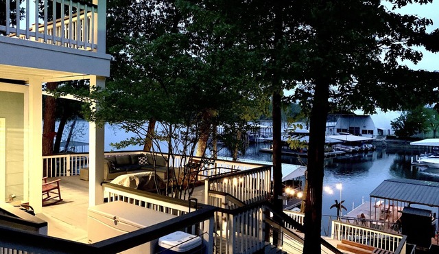 Lakefront on South Grand with Private Dock! Sleeps 8, 4 Bath - 2 full & 2 half