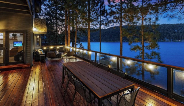 Lakefront On Waterview: Only 38 Steps to the Lake! Newly Remodeled! Stunning Views! PET FRIENDLY! Chef's Kitchen! Outdoor HOT TUB coming soon!