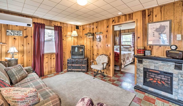 Lakefront Osceola Cottage w/ Boat Dock Access