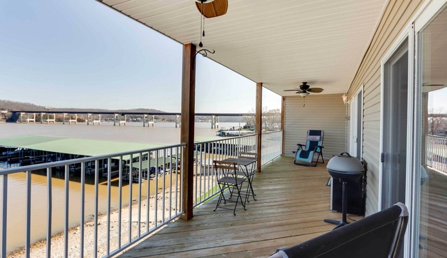 Lakefront Ozark Condo w/Spacious Balcony!