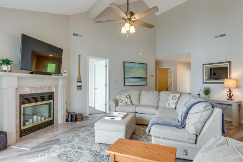 Lakefront Ozark Getaway with Views and Community Perks