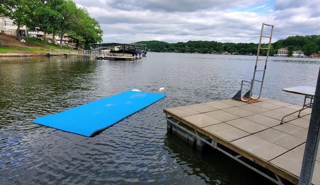 LAKEFRONT PADDLEBOARD KAYAK WATERMAT SWIMMING FIREPIT GRILLING SUNDECK FISHING