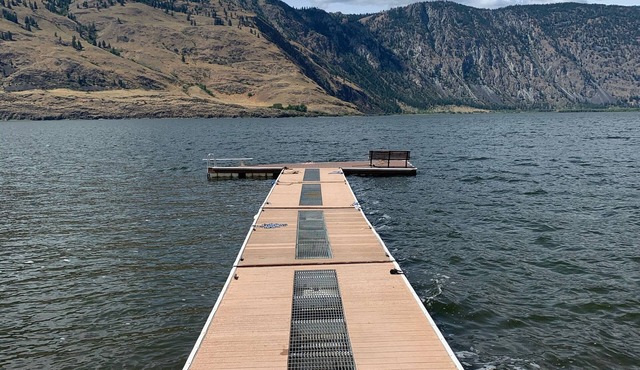 Lakefront Palmer Lake Cabin W/large deck, private dock, and an amazing view!