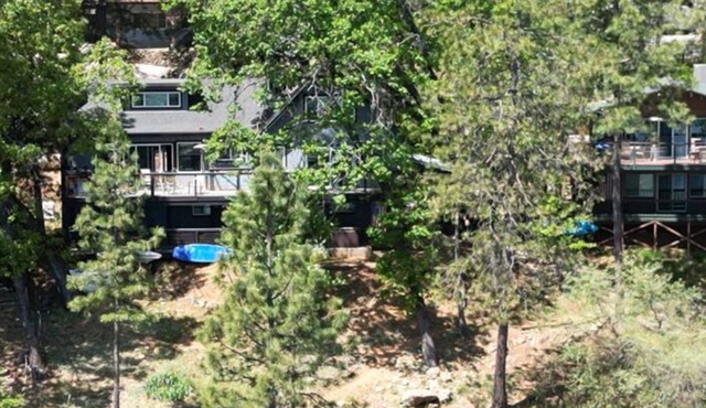 Lakefront Paradise, 24 Guests, 4 Decks, 2 Hot Tubs, Water Toys, 7 Bedrm, 4 Bath