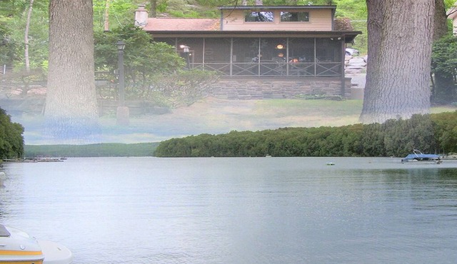 Lakefront Paradise near everything!