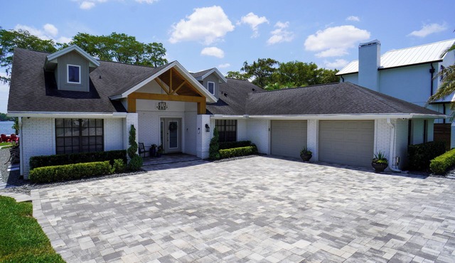 Lakefront Paradise Near Attractions