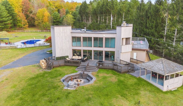 Lakefront Paradise: Views, Heated Pool, Games! Summer & Winter Fun For Everyone!