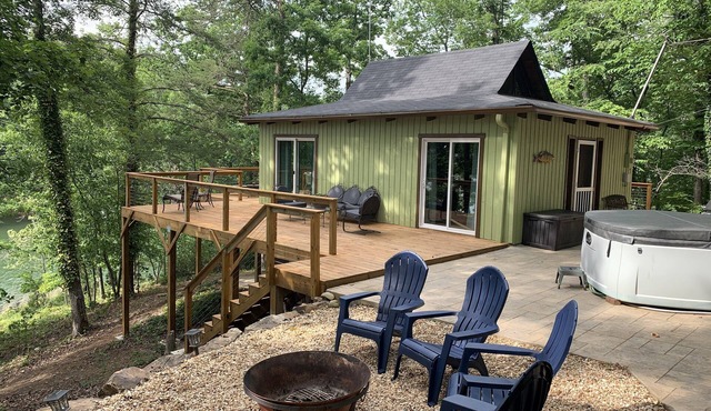 Lakefront Pet friendly with Hot Tub & Private Dock