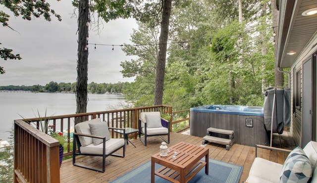 Lakefront Plymouth Cottage w/Private Hot Tub