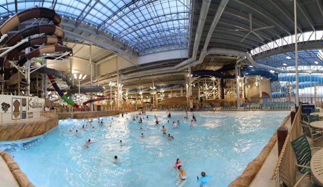 Lakefront Pocono, Pet-friendly Wifi AC, Hot Tub, Pool Table, Camelback, Kalahari