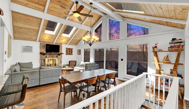 Lakefront Pocono Chalet | Dock | HotTub | Sauna
