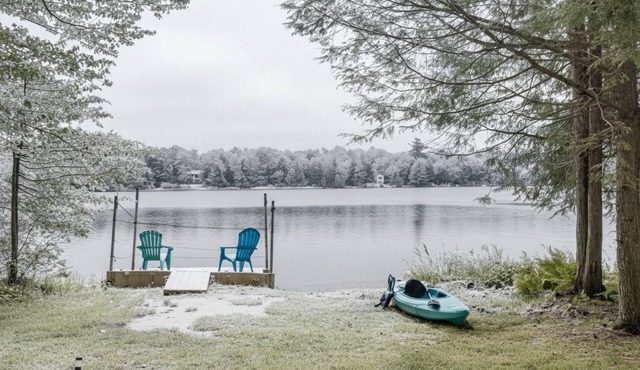 Lakefront Poconos, Family Friendly, Firepit, Kayak, Games, Pet friendly