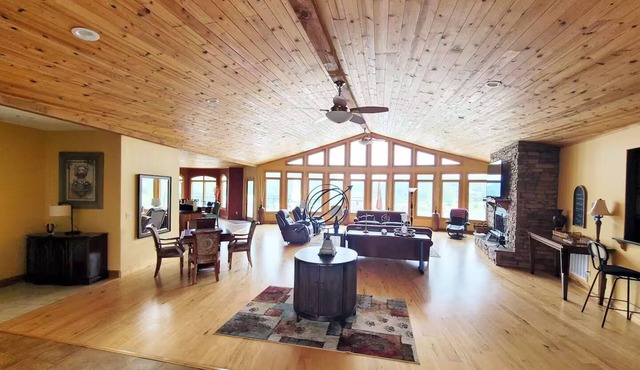 Lakefront - Pool & Dock. 10+Private acres.