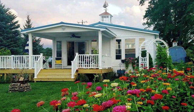 LAKEFRONT PRIVACY ON SUNSET COVE