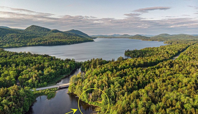 Lakefront Privacy with Stunning Views