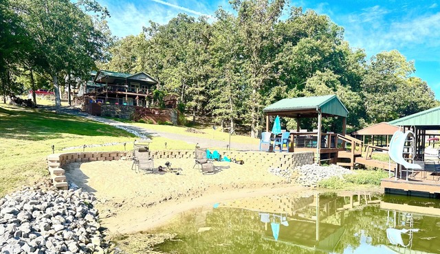 Lakefront, Private Beach, Hot tub, Kayaks, Paddle boards