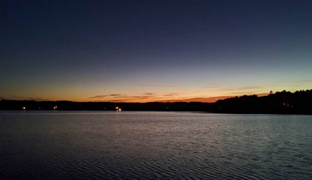 Lakefront, private beach, stunning views