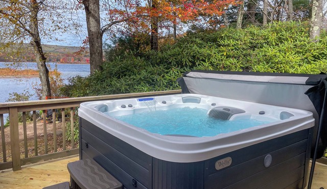 Lakefront | Private Dock | Family Friendly | Kayaks | Hot Tub | Row Boat | Fireplace