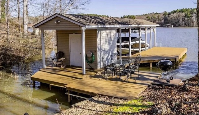 Lakefront, Private Dock, Quiet Cove- Lake Gaston-nNew Rental as of 2024