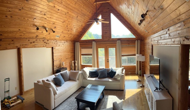 Lakefront- Private - Huge Log Cabin - 7 to 365 days rental