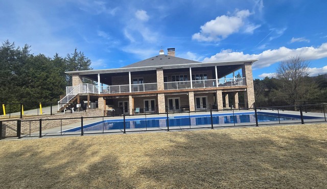 Lakefront - Private Resort with INGROUND POOL!