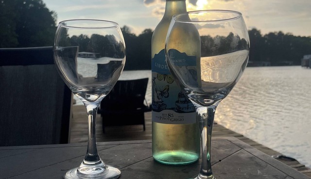 Lakefront - private suite- Private entrance to one bedroom with private bath