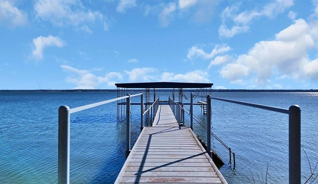 Lakefront | Private Dock | Games | Guest House
