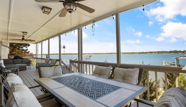 Lakefront property great for fishing & boating. Spring & Summer dates available!