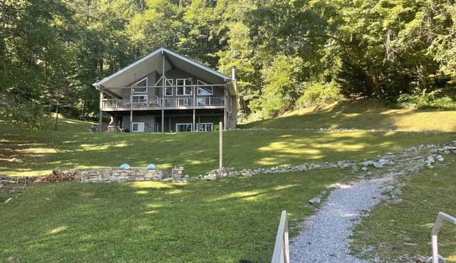 Lakefront property on Lake Glenville, NC close to all Western NC has to offer.
