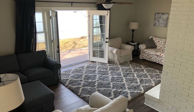 Lakefront property with A/C sleeps 8 with onsite pontoon available to rent.