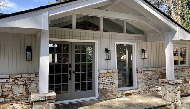 LAKEFRONT PROPERTY | DANCING BEAR