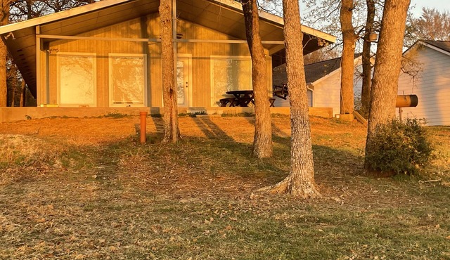 Lakefront Property with Boat Dock close to public boat ramp! Beautiful sunsets!