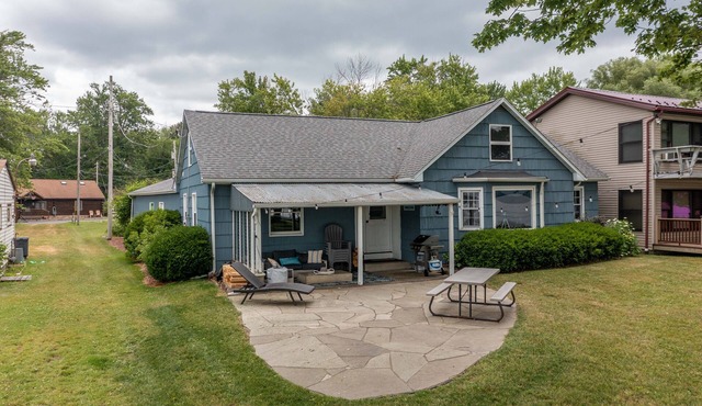 Lakefront Renovated 4BR w/Dock, Kayaks, Walk to Bemus Point