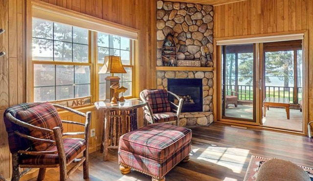 Lakefront resort retreat with screened porch, fireplace, pool, marina, & dining