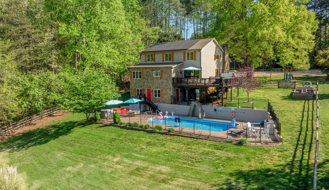 Lakefront Resort/Pool/Epic Gameroom/EVCharger/Pickleball Court/Hot Tub