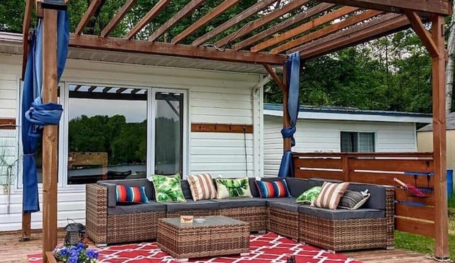 Lakefront Retreat - 2 Bedroom Cottage with Bunkie & Canoe