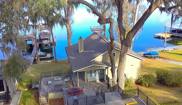 Lakefront Retreat: 3 bedroom Home on Cherry Lake in Charming Madison