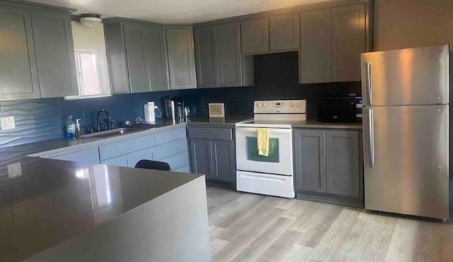Lakefront Retreat at Meeka’s Cove + Pet-Friendly + Outdoor Dining