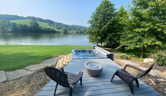 Lakefront Retreat at Watts Bar - Private Dock - Hot Tub