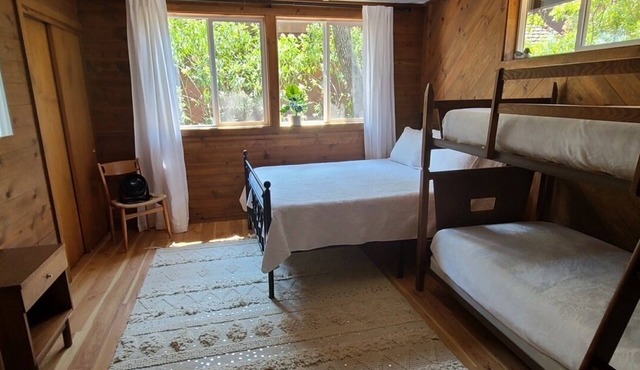 Lakefront Retreat! Beach, Dock, Lawn on Clearlake