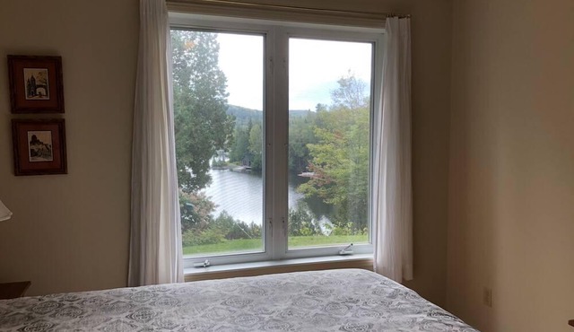 Lakefront Retreat on Beautiful Lac Echo!