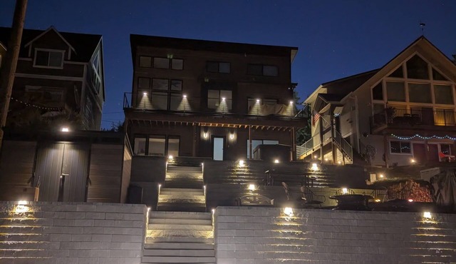 Lakefront Retreat - Dock, Golf, Hot Tub & Arcade